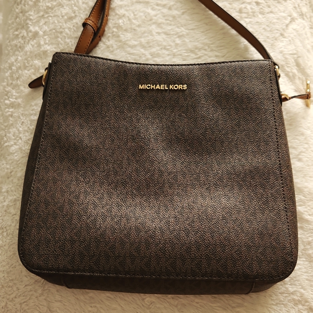 Michael Kors cross body purse